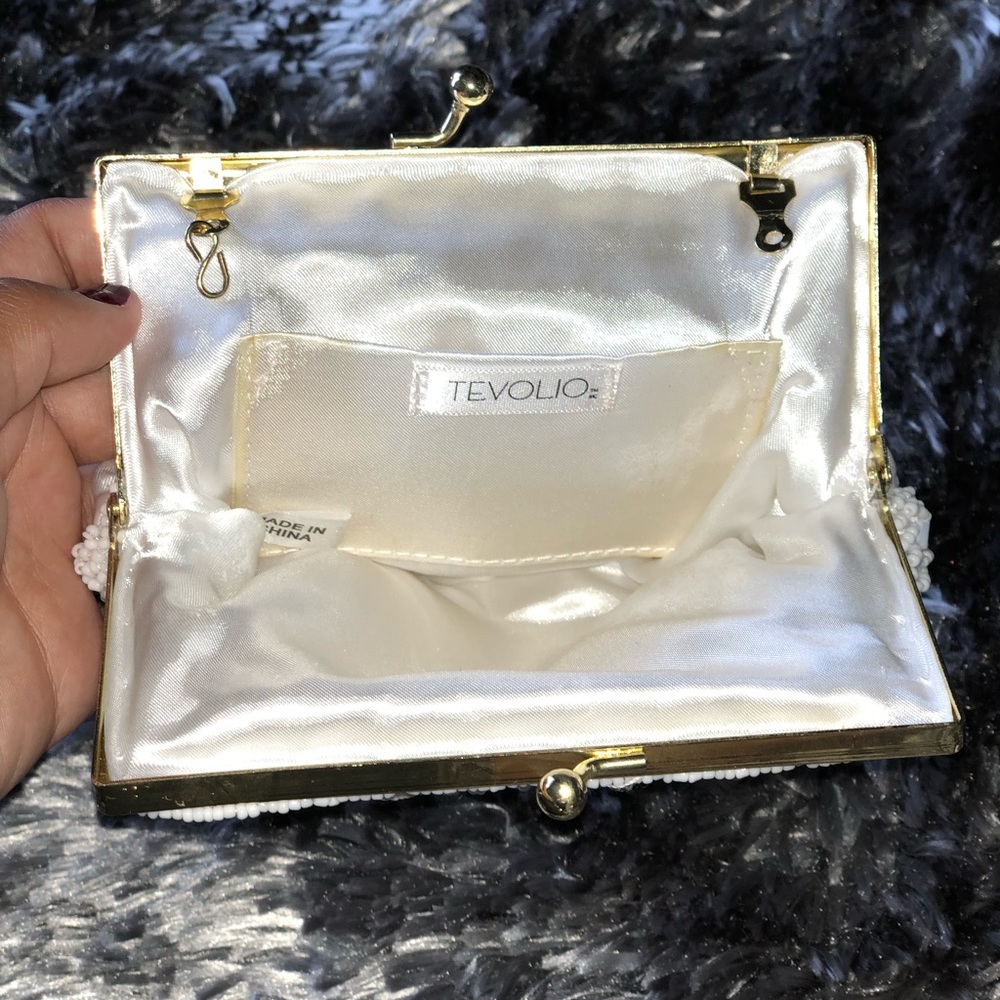 Shell shaped beaded clutch - Picture 4 of 4